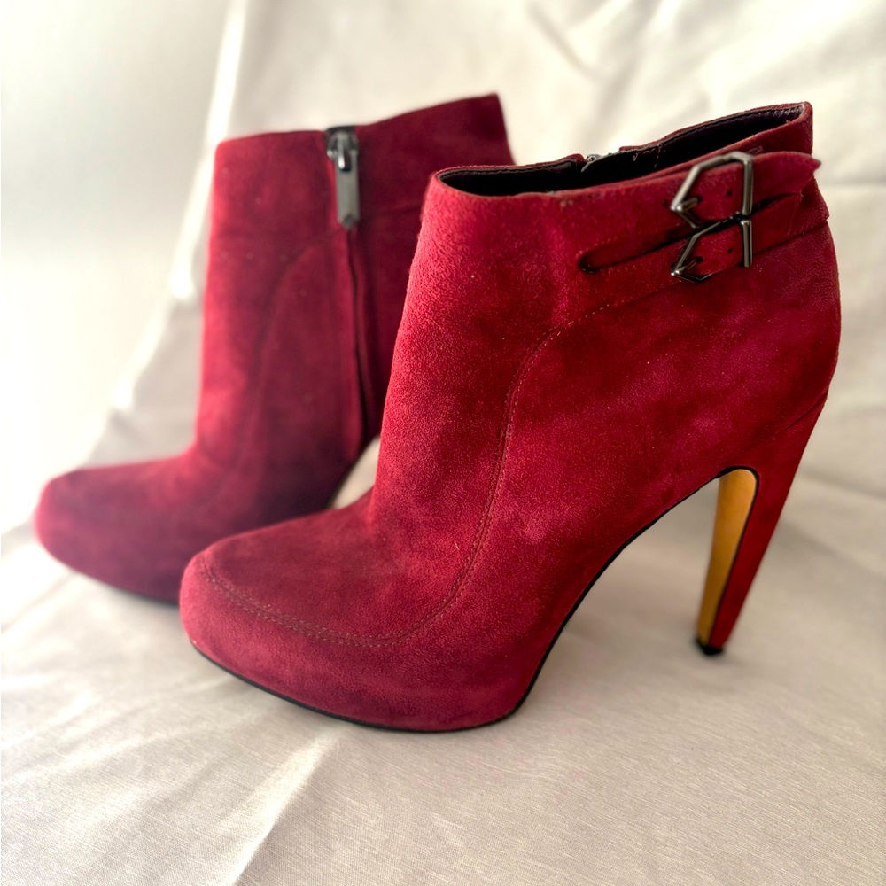 Size 7 1/2 ankle boots in a beautiful red/plum color.